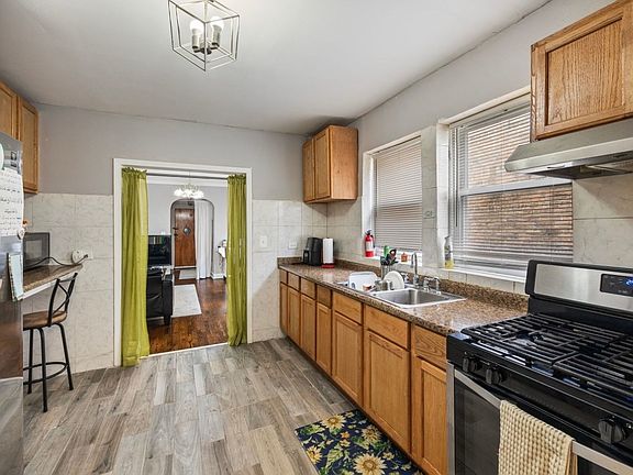 4th image of 5639 N Saint Louis Ave Unit 2