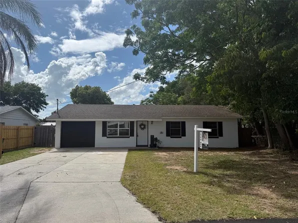 607 Ridge Pl, Tavares, FL 32778