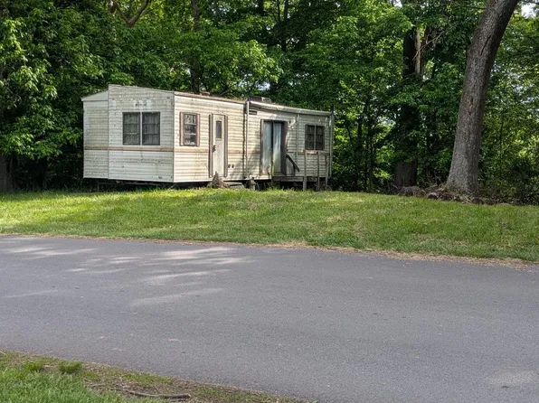 66 Yogi Bear Blvd, Falling Waters, WV 25419