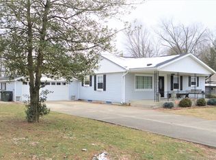8 Graceland Way, Jeffersonville, IN 47130