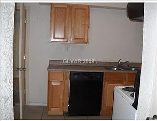 2nd image of 1800 Wengert Ave