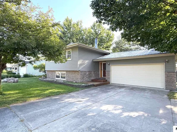 321 N Summit Ave, Nora Springs, IA 50458