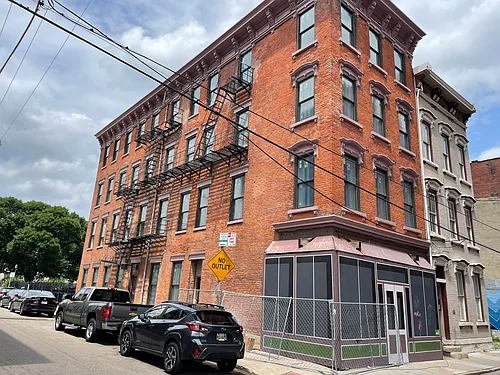 1400 Clay Street Photo 1