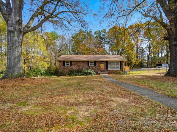 304 Tanglewood Dr, Kannapolis, NC 28081