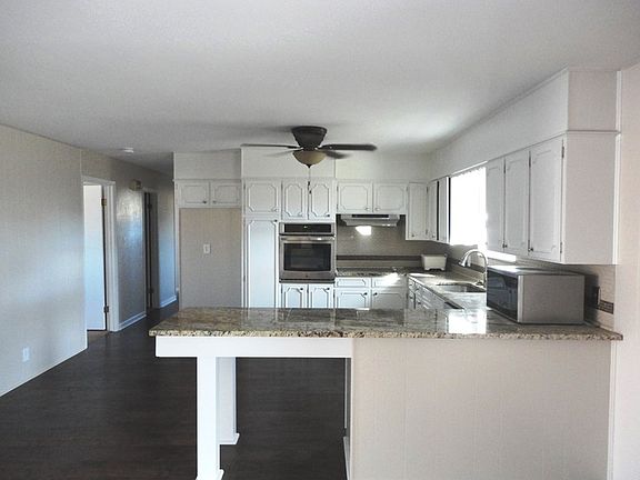 4th image of 107 E 22nd St