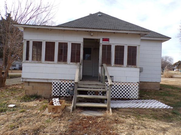 315 3rd St, Miltonvale, KS 67466