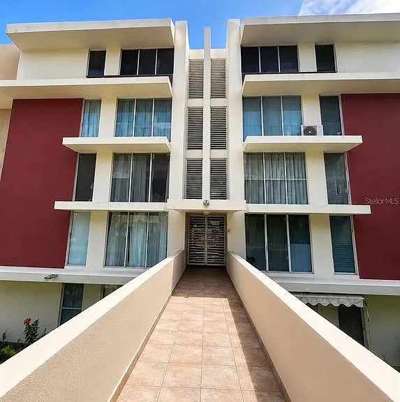 833 Lince Cond Dos Pinos Plz #401B — Photo 1
