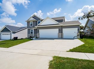 2512 Savanna Rd, Bloomington, IL 61705