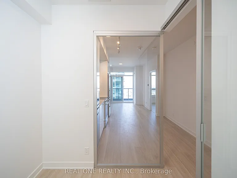 30 Upper Mall Way #1408 — Photo 25