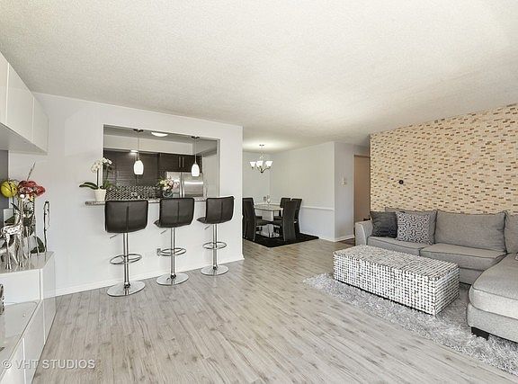 4th image of 907 S Williams St APT 216