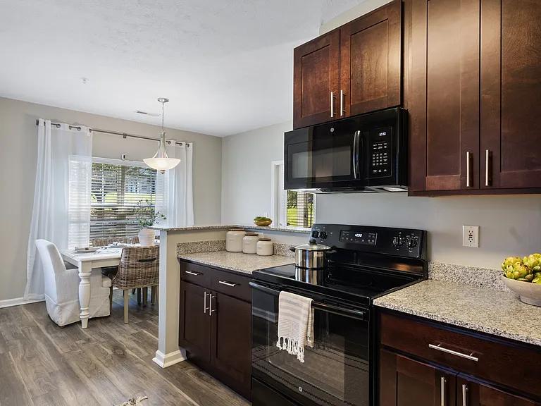 Fieldstone at Glenwood Crossing — Photo 8