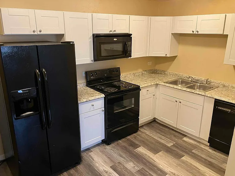 Updated Littleton Apartment with Amenities! Emerald Point — Photo 10