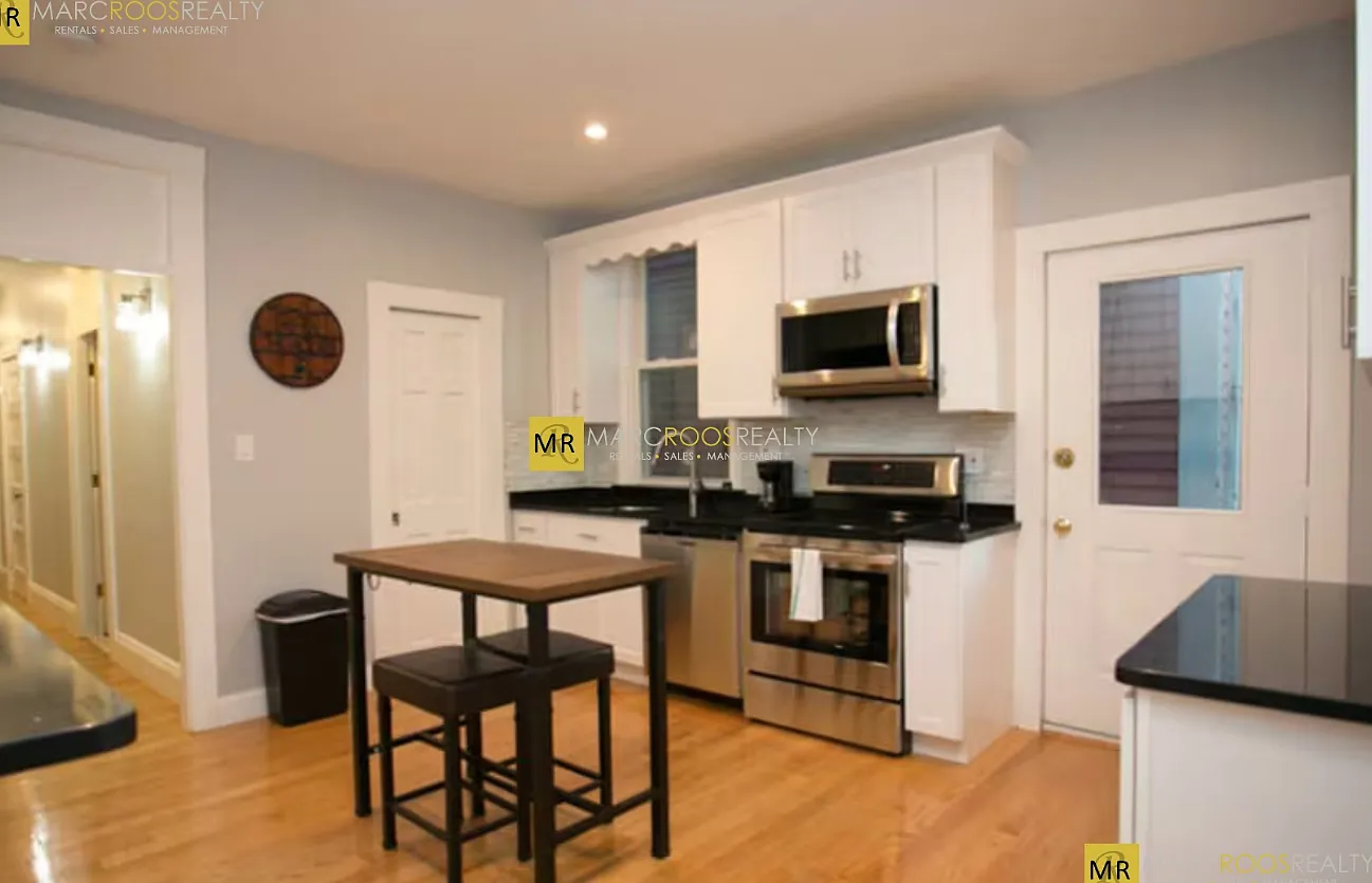 5 bed, 1500 sqft, $8,700 — Photo 2