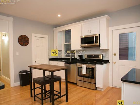 2nd image of 7 Story St #2