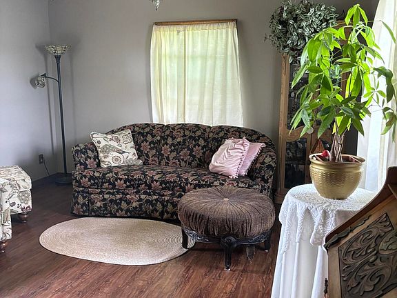 4th image of 109 Linden Dr