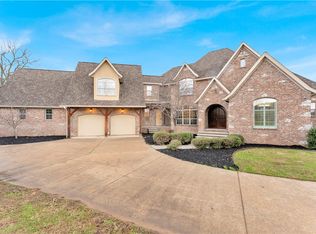 10333 Falcon Crest Dr, Lowell, AR 72745