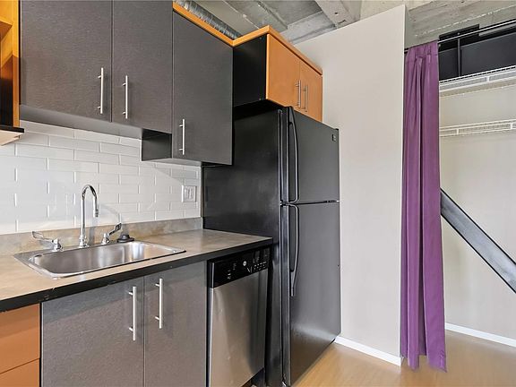 5th image of 1061 Fort St #406