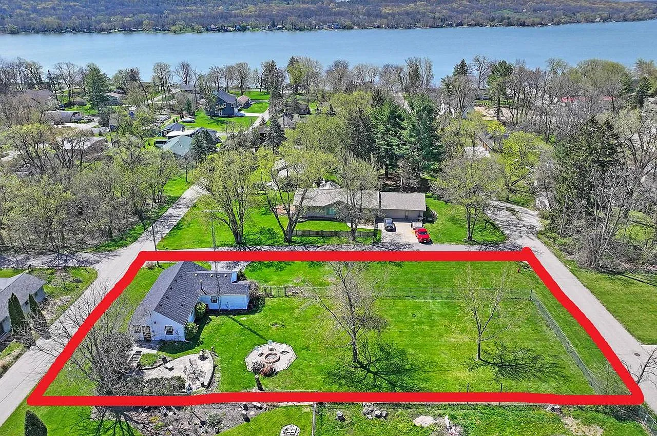 W3816 Lakeview DRIVE photo 1