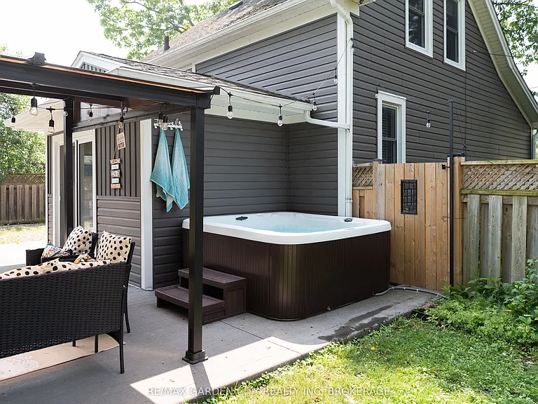 5853 McLeod Rd — Photo 3