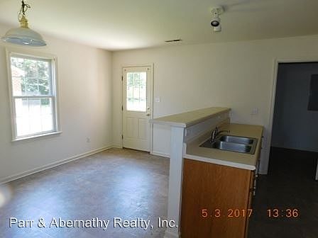 5th image of 702A Dendron St