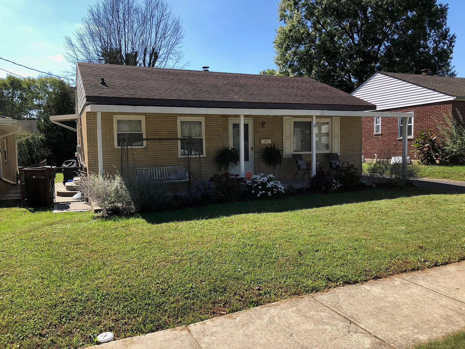 225 Cook Ave photo 1