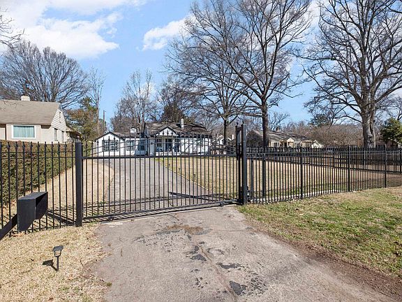 3rd image of 4120 Village Rd