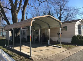 27 Regal Ct, Decatur, IL 62526