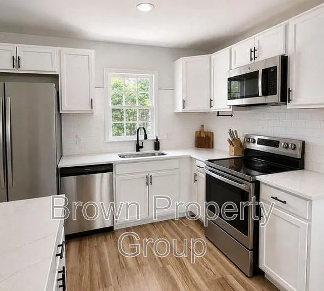 1445 Keswick Dr — Photo 4