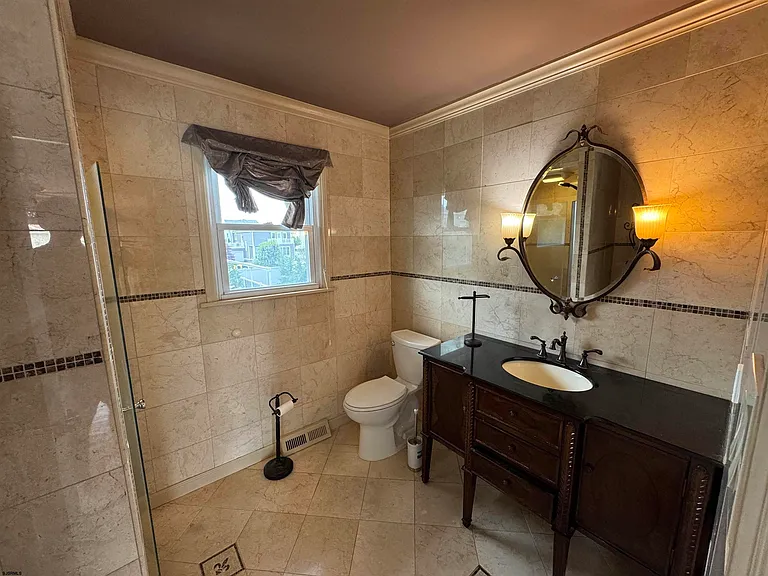 8208 Lagoon Dr — Photo 12