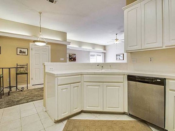 4th image of 41 Oakwell Farms Pkwy