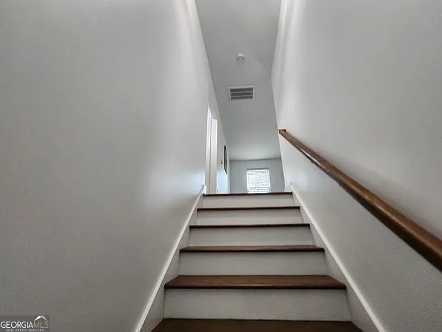 778 Zeppelin Strasse — Photo 22