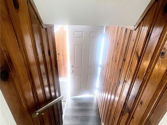 5th image of 210 Cedarwood Ter