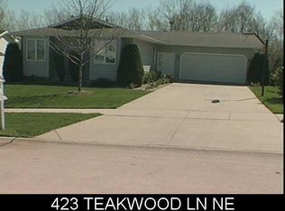 423 Teakwood Ln NE, Cedar Rapids, IA 52402