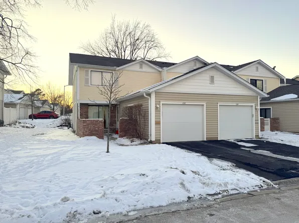 128 N Waterford Dr #21, Schaumburg, IL 60194
