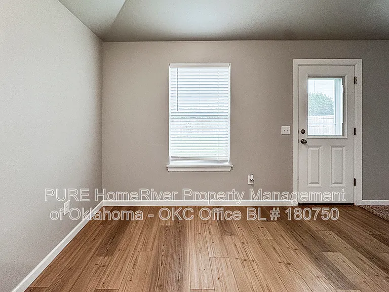 2516 Rosewood Ln — Photo 8