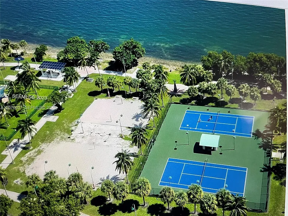 1750 N Bayshore Dr #3403