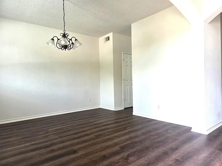 2202 Cherry Hill Ct — Photo 5