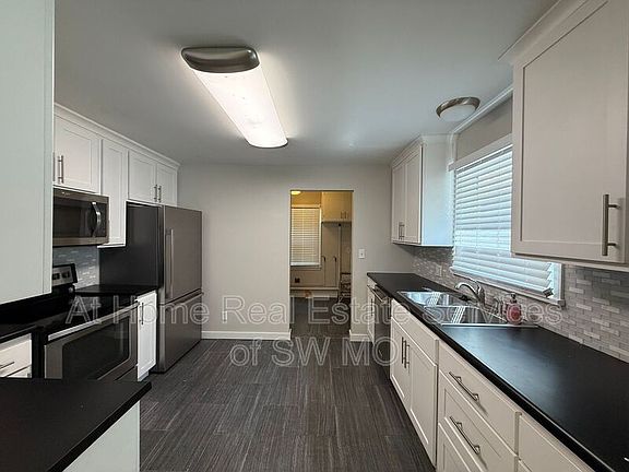5th image of 1526 S Kentwood Ave
