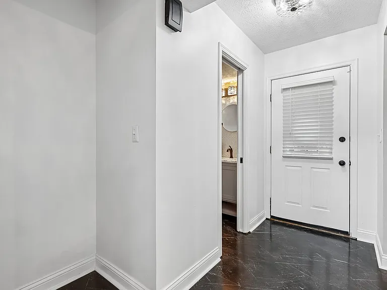 1608 Shady Cove Ln — Photo 6