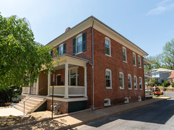 138-140 N Coalter St, Staunton, VA 24401