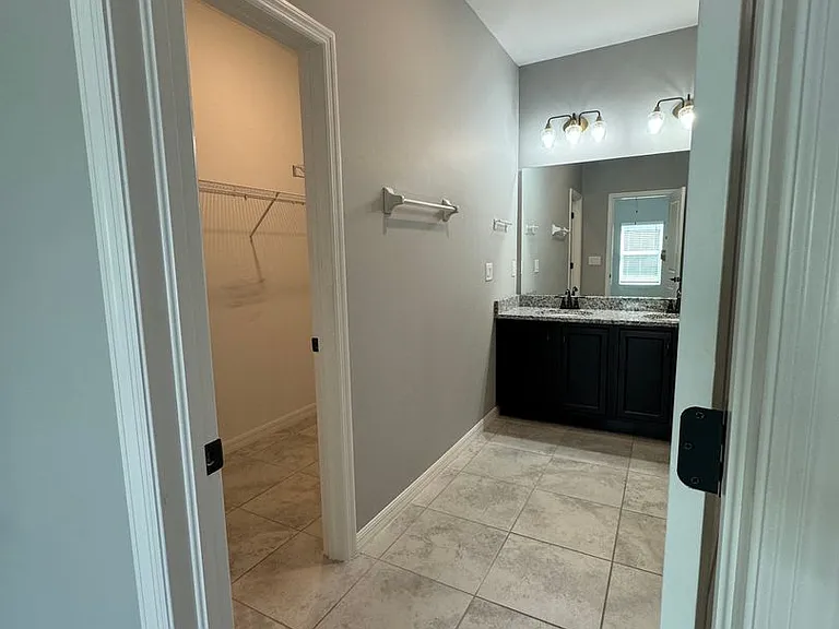 2233 S Chamberlain Blvd — Photo 13