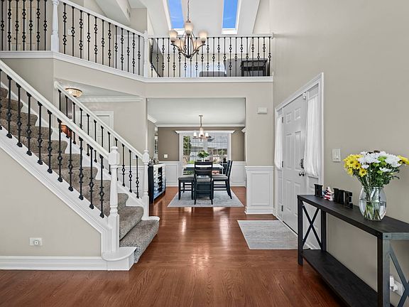 2nd image of 301 Lynwood Cir
