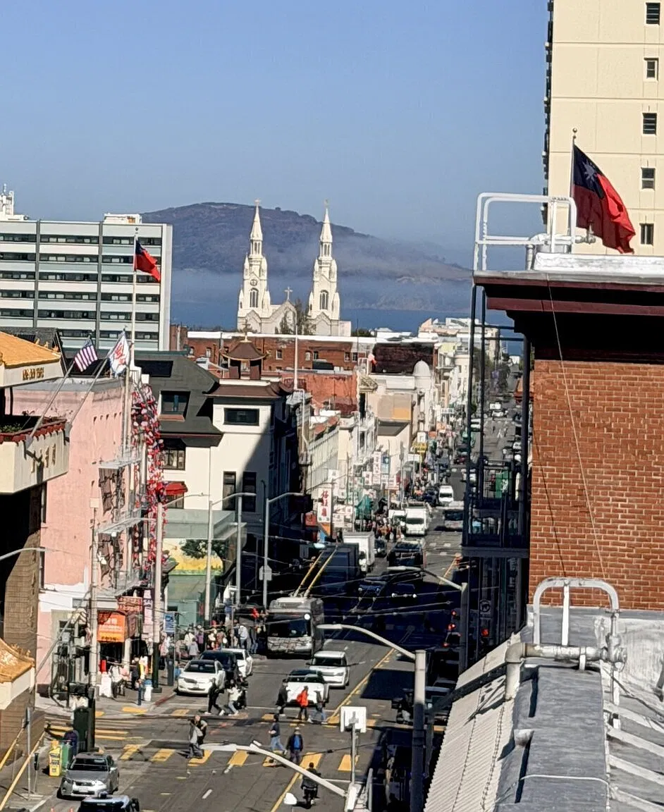 Top Floor With Unobstructed Views And Private Balcony — Photo 4