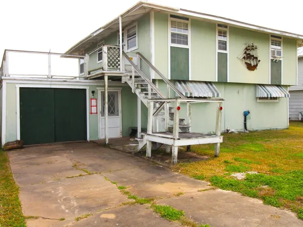 107 Admiral Ln, Freeport, TX 77541