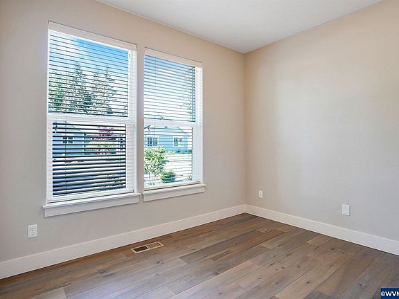 5th image of 1544 SE Greening Dr