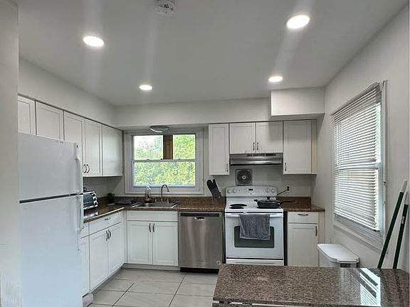 3rd image of 600 N Vermont St #3-2