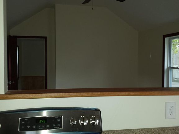 4th image of 220 Germania Ave