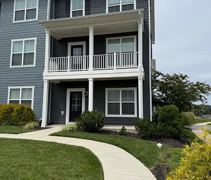 515 John Adams Dr — Photo 1