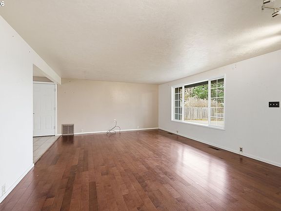 4th image of 1365 Quaker St