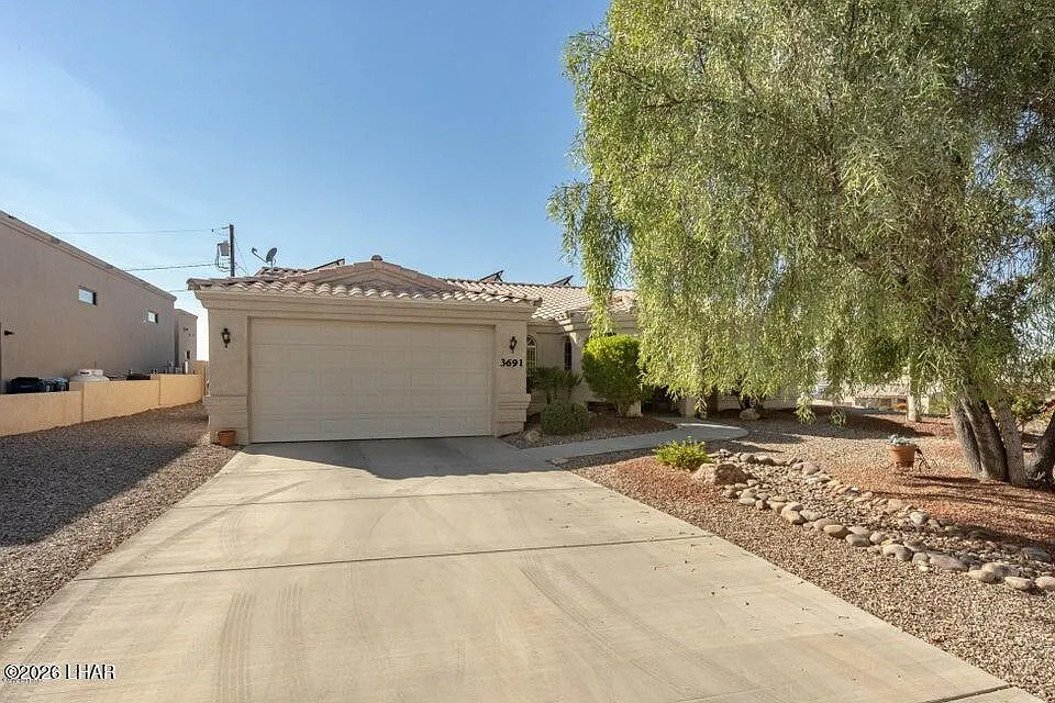Building Photo - 3691 Parkview Dr